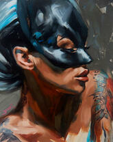 Женщина с татуировками в маске