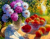 Яблоки, вишни и букет пионов